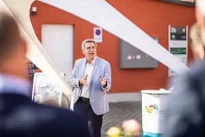 Bürgermeister zur Eröffnung des Transferortes