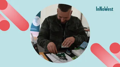 Zu sehen ist Thomas Berg auf dem Headerbild der Reihe "Kurz geplaudert mit".
