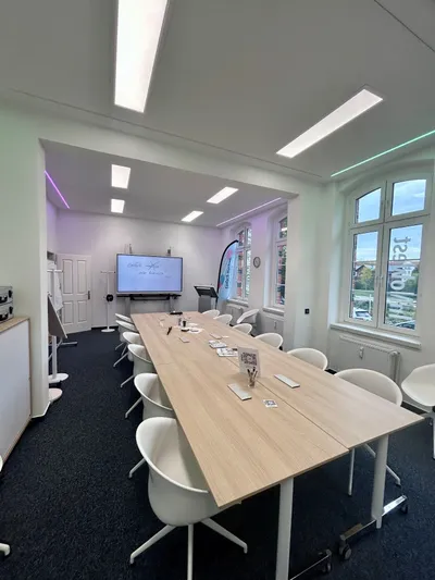 Zu sehen ist der Seminarraum im Transferort