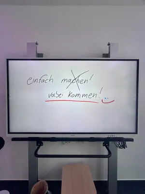 Tafel mit der Aufschrift: Einfach mal vorbeikommen!