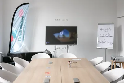 Zu sehen ist der Seminarraum im Transferort