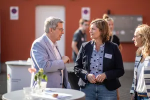 Dr. Katharina Krüth und der Bürgermeister von Wittenberge Oliver Herrmann im Gespräch