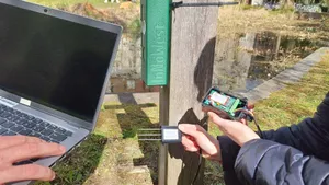 Auf dem Bild ist ein Bodenfeuchte-Sensor zu sehen