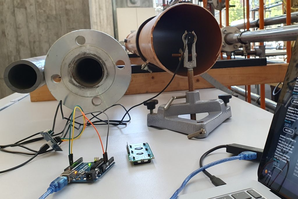 Durch die Programmierung eines Arduino in Kombination mit einem Sensor kann auf ein schneller Prototyp zur Messung des Wasserstands in z.B. Löschwasserreservoirs gebaut werden.